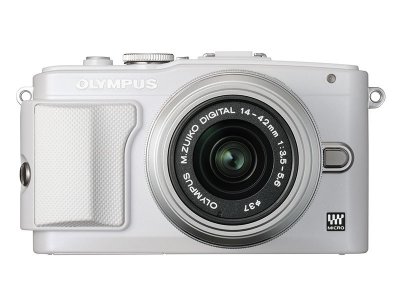   Olympus Pen E-PL6 Travel Kit white (EZ-M1442 II R silver + EZ-M4015 R silver)